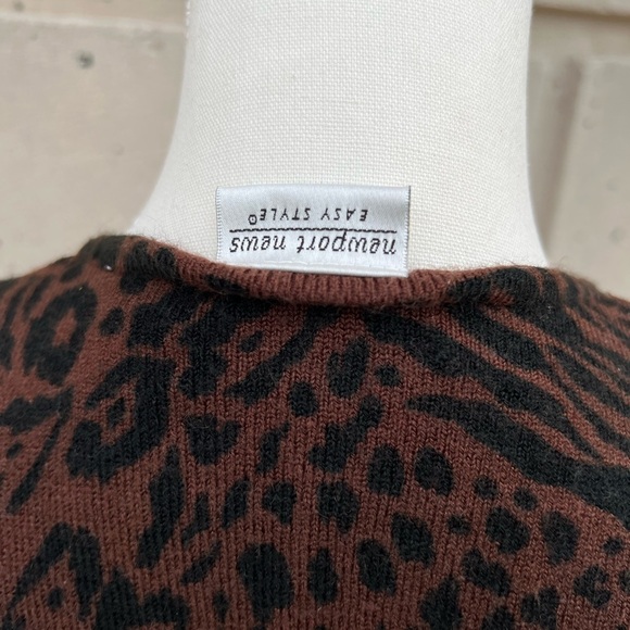 Leopard Print V-Neck Dress - Picture 5 of 11